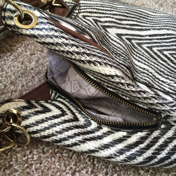 LIZ CLAIBORNE Women’s Black White and Tan Purse - Picture 10 of 11